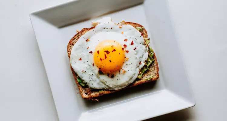 Beneficiile unui mic dejun bogat în proteine