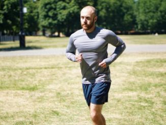 Hvorfor magen "rumler" mens du løper eller puster?