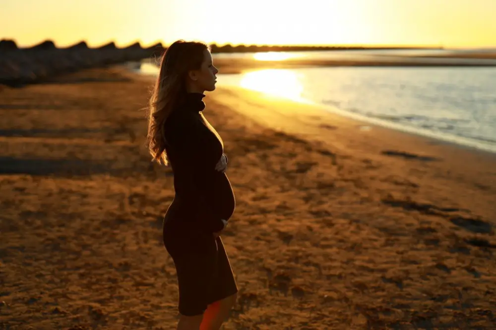 gravid kvinna med flytningar