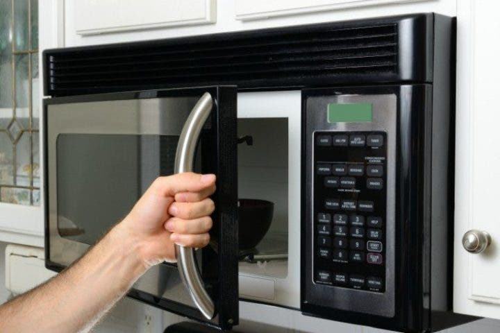 ¿Es peligroso usar el horno microondas?