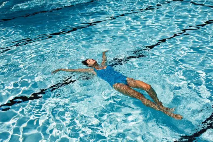 natación'da flotabilidad