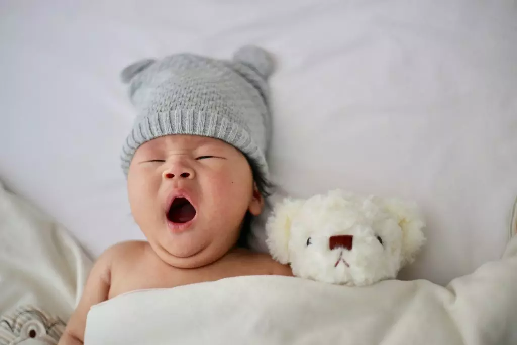 bebé que le gusta babear al dormir