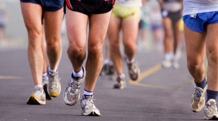 Come entrare in contatto con las piernas e praticando la corsa
