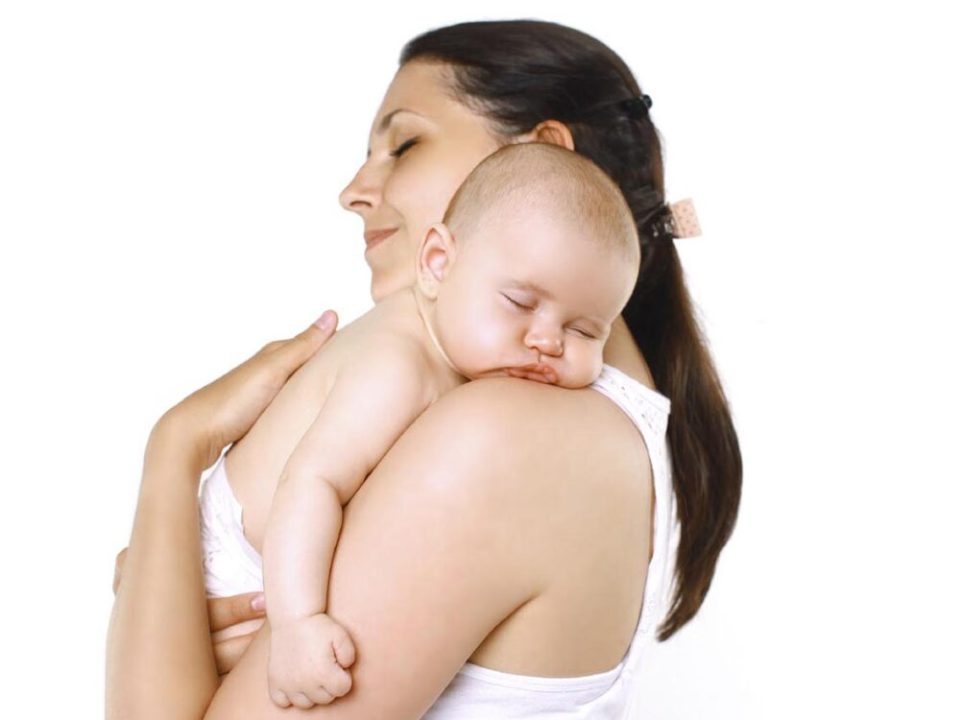 Educación postural para evitar problemas de espalda después del parto
