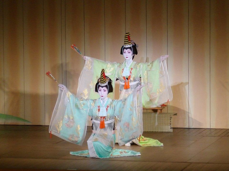 Actuación de maikos y geishas