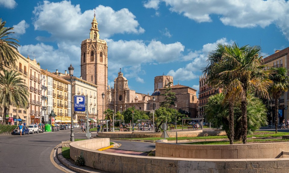 lugares para visitar en Valencia: plaza de la Virgen