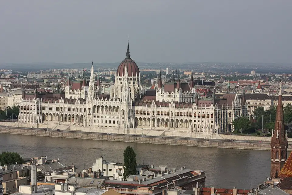 El Parlamento húngaro es uno de los más imponentes y grandes de Europa