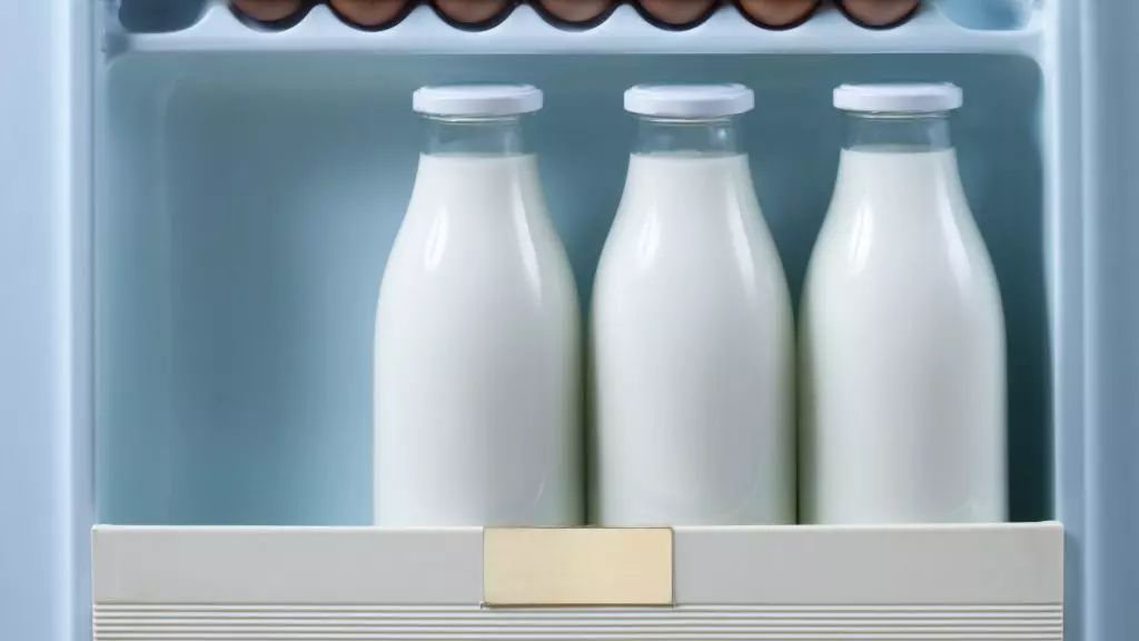 leche abierta en el frigorifico