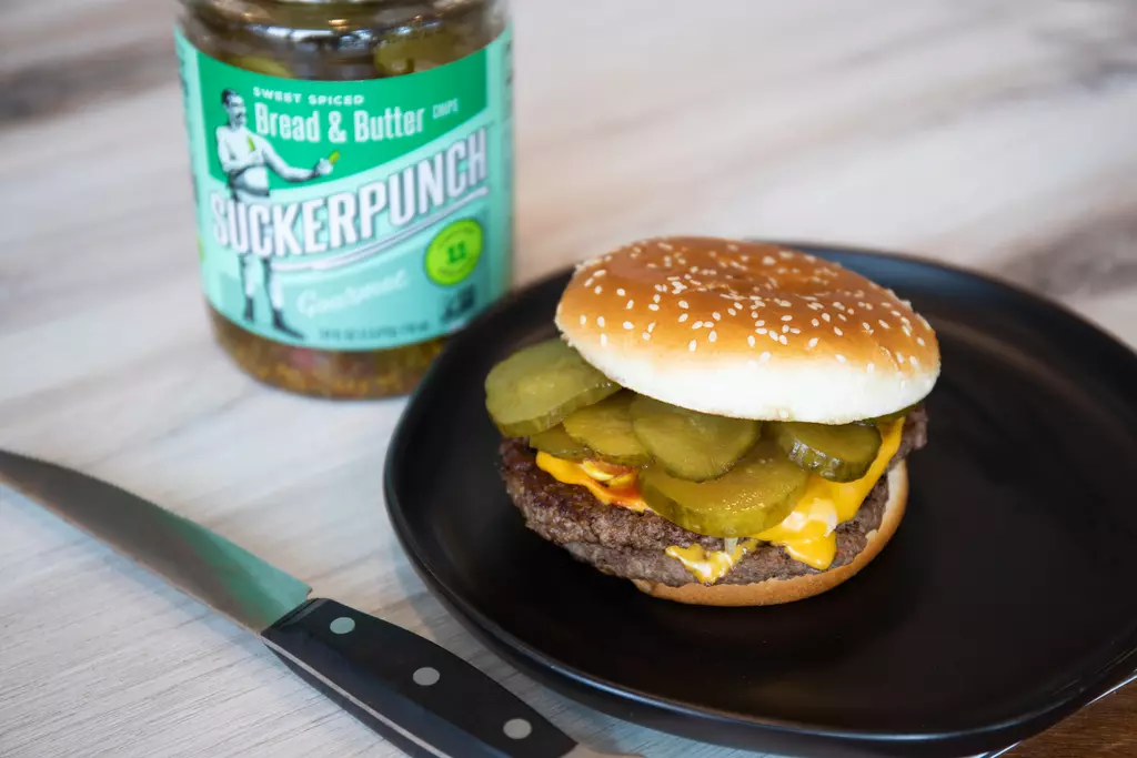 hamburger med pickles